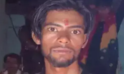 गोतस्करी के शक में  पुलिस पर युवक की गोली मारकर हत्या का आरोप, पुलिस बोली- गोतस्करों ने किया फायर,थाने पर प्रदर्शन