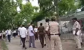 गया   कोर्ट में फायरिंग, हत्याकांड के आरोपी सहित एक पुलिसकर्मी को लगी गोली
