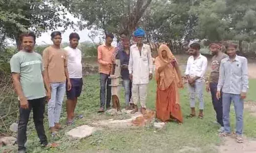 चमारो का खेड़ा में हैण्‍डपम्‍प खराब, ग्रामीणों के ल‍िए नहीं है पीने का पानी