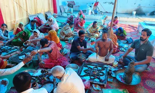 भक्तों ने बनाए 21 हजार पार्थिव शिवलिंग, किया जलाभिषेक भक्तों ने बनाए 21 हजार पार्थिव शिवलिंग, किया जलाभिषेक