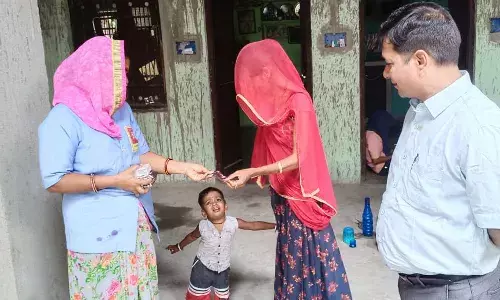 प्रसुति नियोजन दिवस व स्टॉप डायरिया कैंपेन को लेकर सीएमएचओ ने किया फिल्ड विजिट प्रसुति नियोजन दिवस व स्टॉप डायरिया कैंपेन को लेकर सीएमएचओ ने किया फिल्ड विजिट