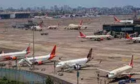 भारी बारिश के कारण मुंबई में 11 उड़ानें रद्द, एयर इंडिया यात्रियों को वापस करेगा टिकट का पैसा