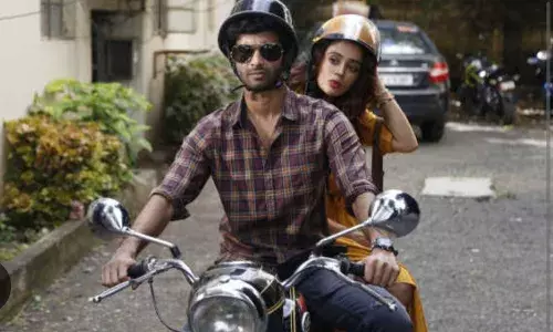 बाइक पर पीछे बैठे शख्स से की बात तो खैर नहीं…