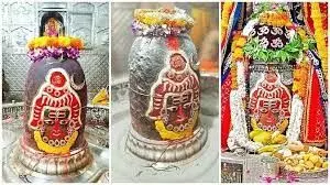 चंद्र और बिलपत्र लगाकर भस्म आरती में सजे बाबा महाकाल, जटाधारी स्वरूप में किया श्रृंगार चंद्र और बिलपत्र लगाकर भस्म आरती में सजे बाबा महाकाल, जटाधारी स्वरूप में किया श्रृंगार