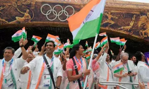 पेरिस ओलंपिक की ओपनिंग सेरेमनी , सिंधु-अचंत ने की भारतीय दल की अगुवाई