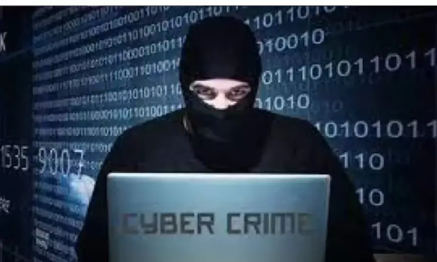 फर्जी गिरफ्तारी वारंट ऑनलाइन भेजकर 90 लाख की ठगी, पुलिस की वर्दी पहने ठग ने डराकर की वसूली