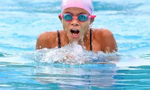 राज्य स्तरीय तैराकी प्रतियोगिता में विधि सनाढ्य का धमाका