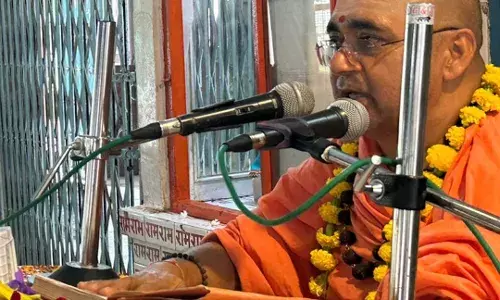 भक्ति व समर्पण से मोक्ष की प्राप्ति - स्वामी चैतन्यानन्द भक्ति व समर्पण से मोक्ष की प्राप्ति - स्वामी चैतन्यानन्द