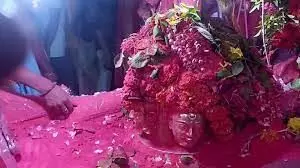 ओंकारेश्वर के दर्शनों के लिए उमड़ा भक्तों का सैलाब, झुला पूल पर मधुमक्खियों की वजह से अफरा-तफरी ओंकारेश्वर के दर्शनों के लिए उमड़ा भक्तों का सैलाब, झुला पूल पर मधुमक्खियों की वजह से अफरा-तफरी