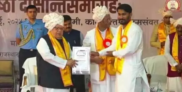 शास्त्री स्वर्ण पदक से सम्मानित