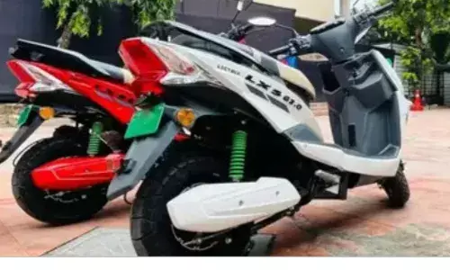 सिंगल चार्ज पर 130 किमी की रेंज देता हे ये नया स्कूटर