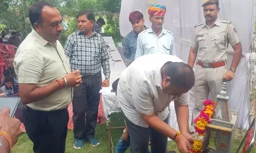 विद्यालय प्रांगण में किया वृक्षारोपण