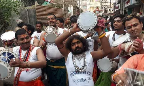 बाबा महाकाल की पालकी में बनेगा रिकॉर्ड, 1,500 डमरुओं की आवाज गूंजेगी बाबा महाकाल की पालकी में बनेगा रिकॉर्ड, 1,500 डमरुओं की आवाज गूंजेगी