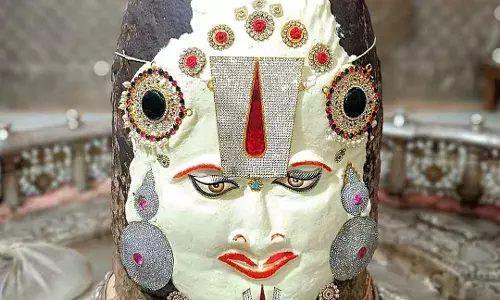 तिरुपति बालाजी के स्वरूप में सजे बाबा महाकाल, भस्म आरती में मुकुट और वैष्णव तिलक से किया श्रृंगार