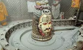 त्रयोदशी पर मावे से हुआ बाबा महाकाल का शृंगार,, सर्पों की पहनी माला त्रयोदशी पर मावे से हुआ बाबा महाकाल का शृंगार,, सर्पों की पहनी माला