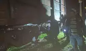 खंडवा जंक्शन पर फिर मालगाड़ी हुई डिरेल, गुपचुप सुधारने में जुटे अधिकारी खंडवा जंक्शन पर फिर मालगाड़ी हुई डिरेल, गुपचुप सुधारने में जुटे अधिकारी