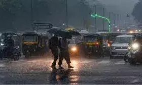 दिल्ली में शनिवार को बरसेंगे बदरा, मौसम विभाग का अलर्ट जारी दिल्ली में शनिवार को बरसेंगे बदरा, मौसम विभाग का अलर्ट जारी