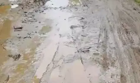 रणिकपुरा गांव के लोग कच्ची सड़क से परेशान