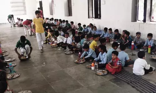 जहाजपुर माॅडल स्कूल मे विद्यार्थीयो के लिए कृष्ण भोग का आयोजन जहाजपुर माॅडल स्कूल मे विद्यार्थीयो के लिए कृष्ण भोग का आयोजन