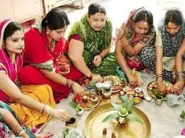 घेवर और लहरिए वाला त्योहार है निकलती है तीज माता की सवारी घेवर और लहरिए वाला त्योहार है निकलती है तीज माता की सवारी