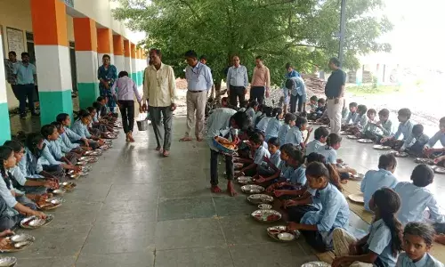 कृष्ण भोग का आयोजन किया, भामाशाहों एवम विधालय स्टाफ ने किया सहयोग कृष्ण भोग का आयोजन किया, भामाशाहों एवम विधालय स्टाफ ने किया सहयोग