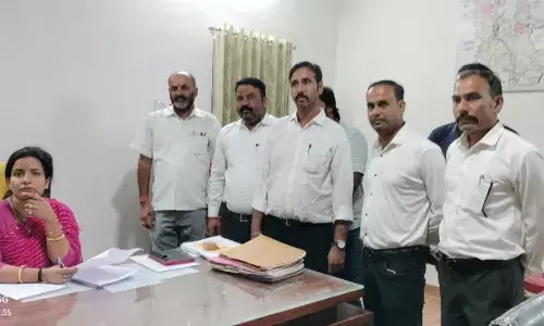 पन्नाधाय यात्री प्रतिक्षालय बस स्टॉप की मरम्मत के लिए सौपा ज्ञापन