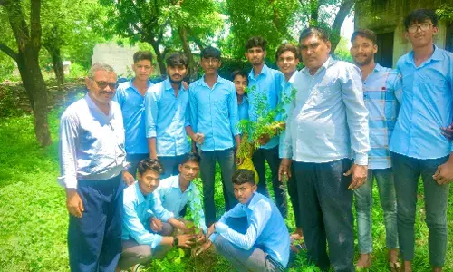 राउमावि मानपुरा में किया पौधरोपण