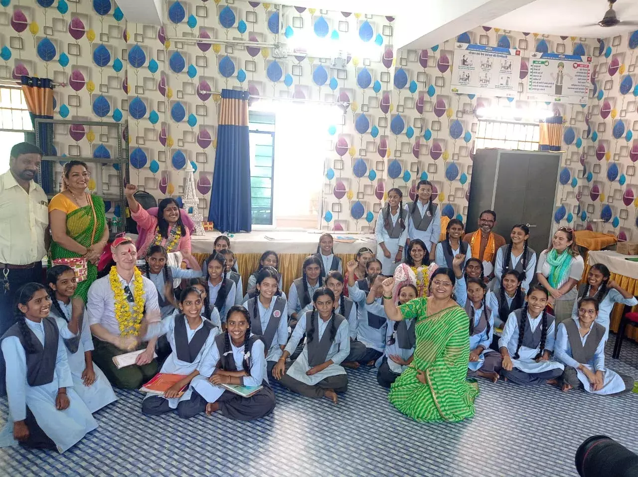 सीआइएफएफ का प्रतिनिधिमंडल पहुंचा थाणा, स्कूल की गतिविधियों का किया निरीक्षण सीआइएफएफ का प्रतिनिधिमंडल पहुंचा थाणा, स्कूल की गतिविधियों का किया निरीक्षण