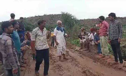 डंपर बंद नहीं होंंगे तब तक धरना प्रदर्शन जारी रहेगा