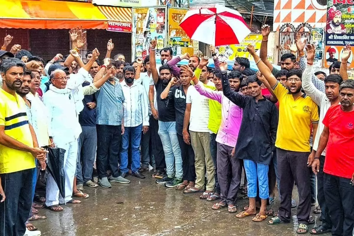 पूरा बाजार बंद; भजनलाल सरकार के खिलाफ खोला मोर्चा पूरा बाजार बंद; भजनलाल सरकार के खिलाफ खोला मोर्चा