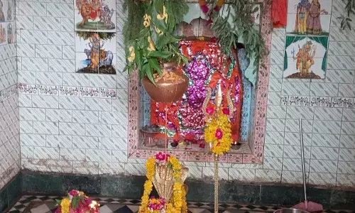 महादेव चोंमुखी प्राचीन शिव मंदिर में किया अभिषेक