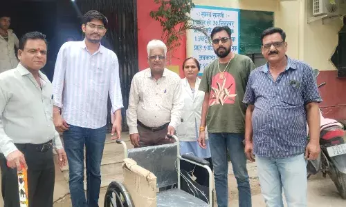 चिकित्सालय में व्हीलचेयर की भेंट
