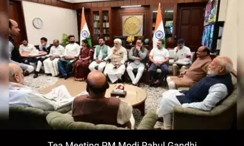 पीएम मोदी और राहुल गांधी की मुलाकात, दोनों नेता गर्मजोशी से मिले
