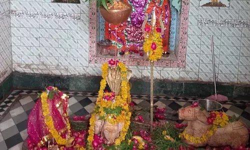 भावलास के चौमुखी प्राचीन शिव महादेव मंदिर में अभिषेक जारी