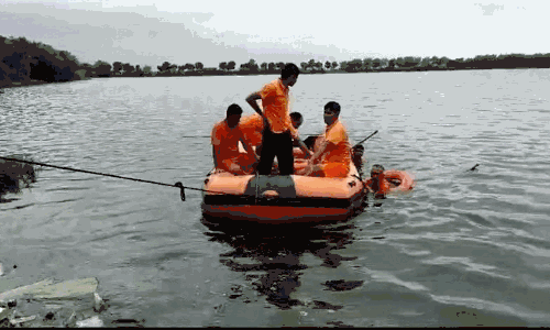 मान सरोवर झील में कूदा अज्ञात युवक, एसडीआरएफ ने एक घंटे की मशक्त के बाद निकाला शव मान सरोवर झील में कूदा अज्ञात युवक, एसडीआरएफ ने एक घंटे की मशक्त के बाद निकाला शव