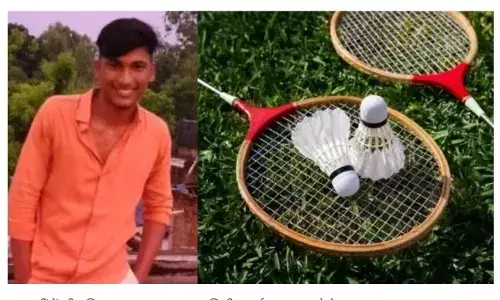 बैडमिंटन खेलते  12वीं  के छात्र की मौत