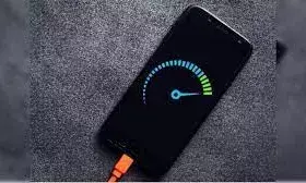 मोबाइल यूजर्स के लिए खतरा! सरकार ने जारी कर दी चेतावनी