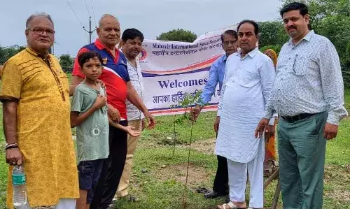 महावीर इंटरनेशनल के स्वर्ण जयंती वर्ष पर बालाजी के मंदिर में किया पौधा रोपण महावीर इंटरनेशनल के स्वर्ण जयंती वर्ष पर बालाजी के मंदिर में किया पौधा रोपण
