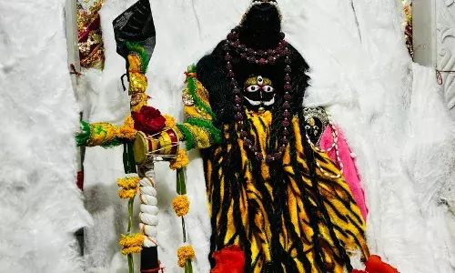 भगवान लक्ष्मी नाथ को दिया भोलेनाथ का रूप, विशेष श्रंगार कर की पूजा अर्चना भगवान लक्ष्मी नाथ को दिया भोलेनाथ का रूप, विशेष श्रंगार कर की पूजा अर्चना