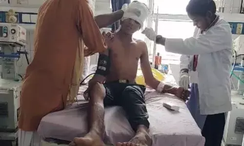 बस ने पैदल जा रहे स्टूटेंडस को लिया चपेट में, एक की मौत, तीन घायल