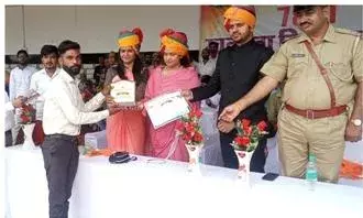 स्वतंत्रता दिवस समारोह में 29 प्रतिभाएं हुई सम्मानित स्वतंत्रता दिवस समारोह में 29 प्रतिभाएं हुई सम्मानित