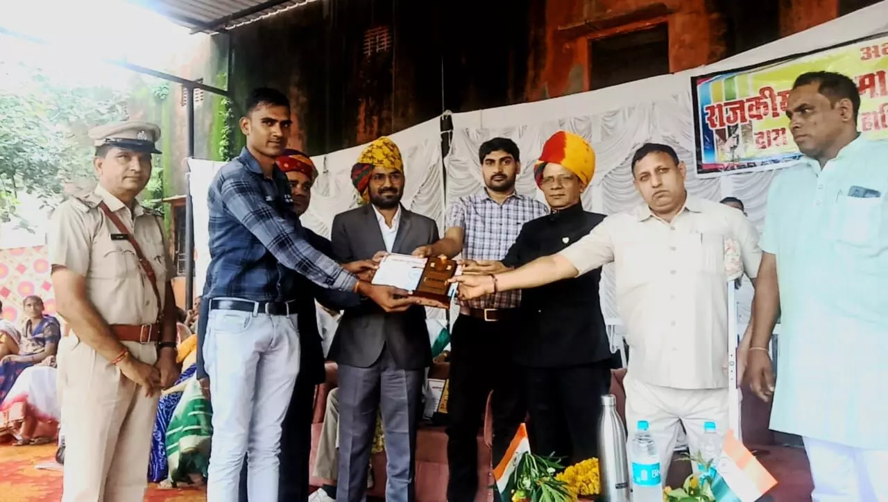 पत्रकार हेमराज तेली उपखंड स्तर पर हुए सम्मानित पत्रकार हेमराज तेली उपखंड स्तर पर हुए सम्मानित