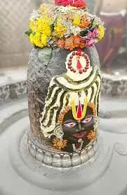 भस्म आरती में वैष्णव तिलक लगाकर सजे बाबा महाकाल, भांग और डायफ्रूट से किया श्रृंगार