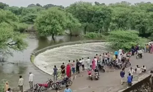 आसींद- नेखाड़ी नदी चली, पुलिया पर आया पानी, आवागमन रुकवाया आसींद- नेखाड़ी नदी चली, पुलिया पर आया पानी, आवागमन रुकवाया