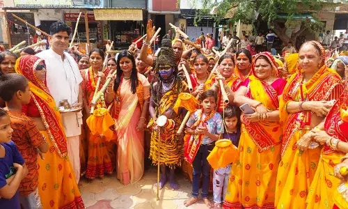 हमीरगढ़ में पहली बार महिलाओं ने निकाली कावड़ यात्रा हमीरगढ़ में पहली बार महिलाओं ने निकाली कावड़ यात्रा