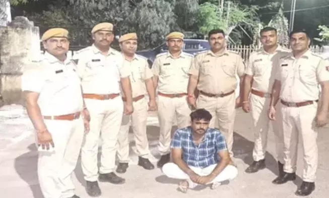 कार के गुप्त चेंबर में छुपाकर ले जाई जा रही 7.5 किलो अफीम बरामद, आरोपी को हिरासत में लिया