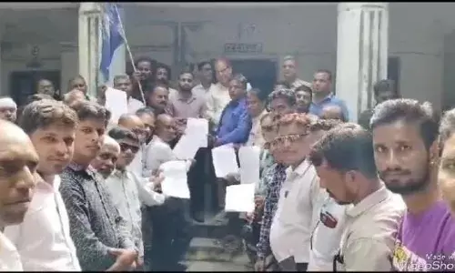 टायर जला कर किया विरोध प्रदर्शन