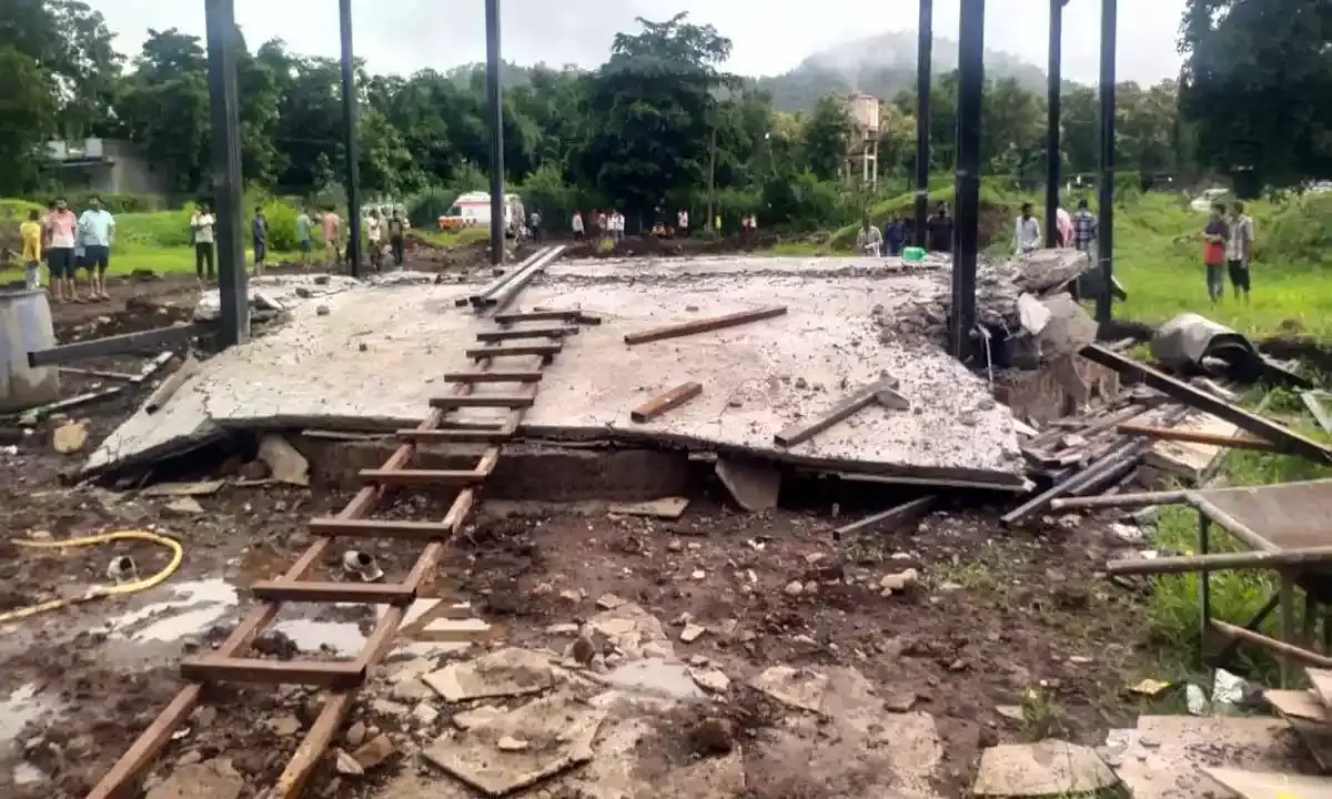 फॉर्म हाउस की निर्माणाधीन छत गिरी, मलबे में दबे 6 मजदूर, रेस्क्यू ऑपरेशन शुरु