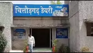 बिना फिटनेस और परमिट के दौड़ रहे दूध सप्लाई वाहन बिना फिटनेस और परमिट के दौड़ रहे दूध सप्लाई वाहन