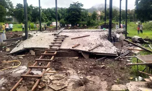 फॉर्म हाउस की निर्माणाधीन छत गिरी, मलबे में दबे 6 मजदूर, रेस्क्यू ऑपरेशन शुरु फॉर्म हाउस की निर्माणाधीन छत गिरी, मलबे में दबे 6 मजदूर, रेस्क्यू ऑपरेशन शुरु